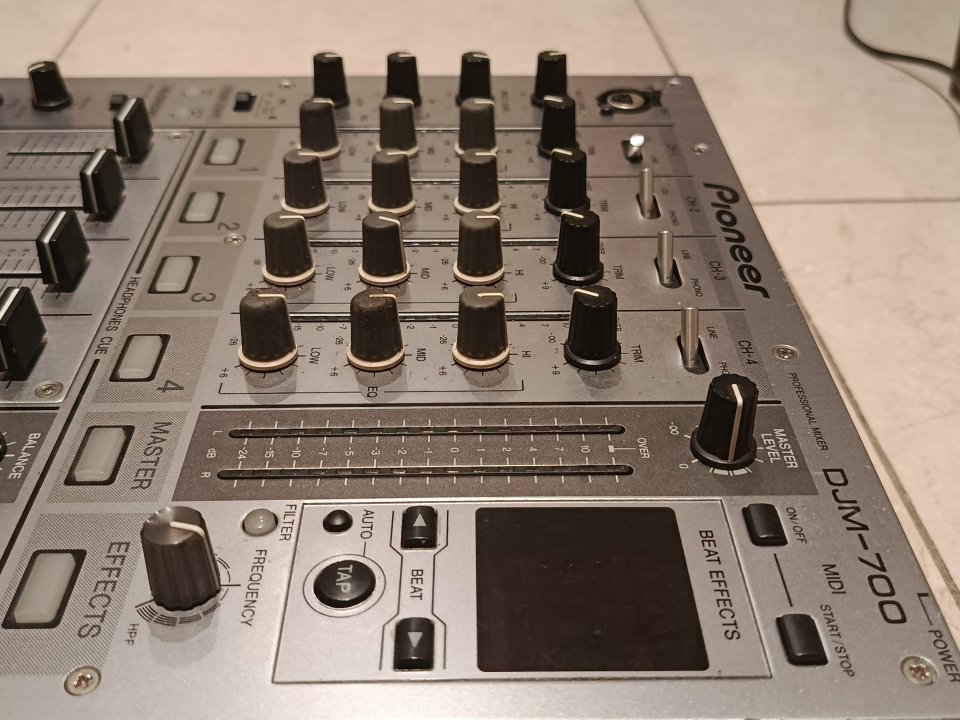 Pioneer DJM 700-S de segunda mano · Foto 6 de 8 · Alicante · 470 €