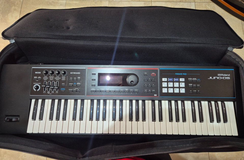 Roland JUNO-DS61 + Estuche Original Roland de segunda mano · Foto 5 de 9 · Illes Balears · 550 €