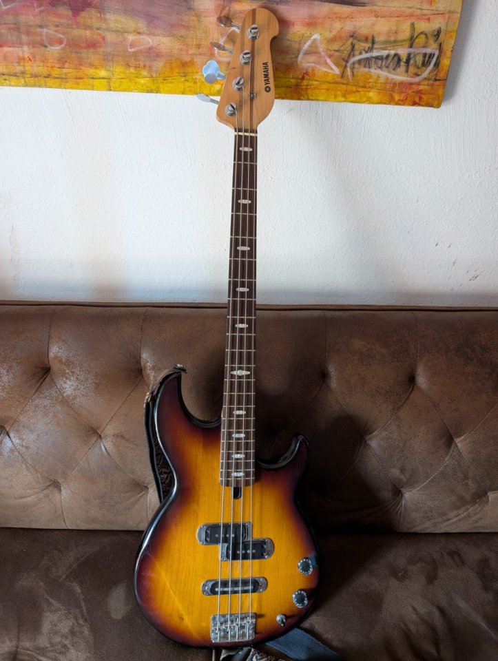 Bajo eléctrico Yamaha BB424 de segunda mano · Foto 1 de 5 · Cádiz · 450 €