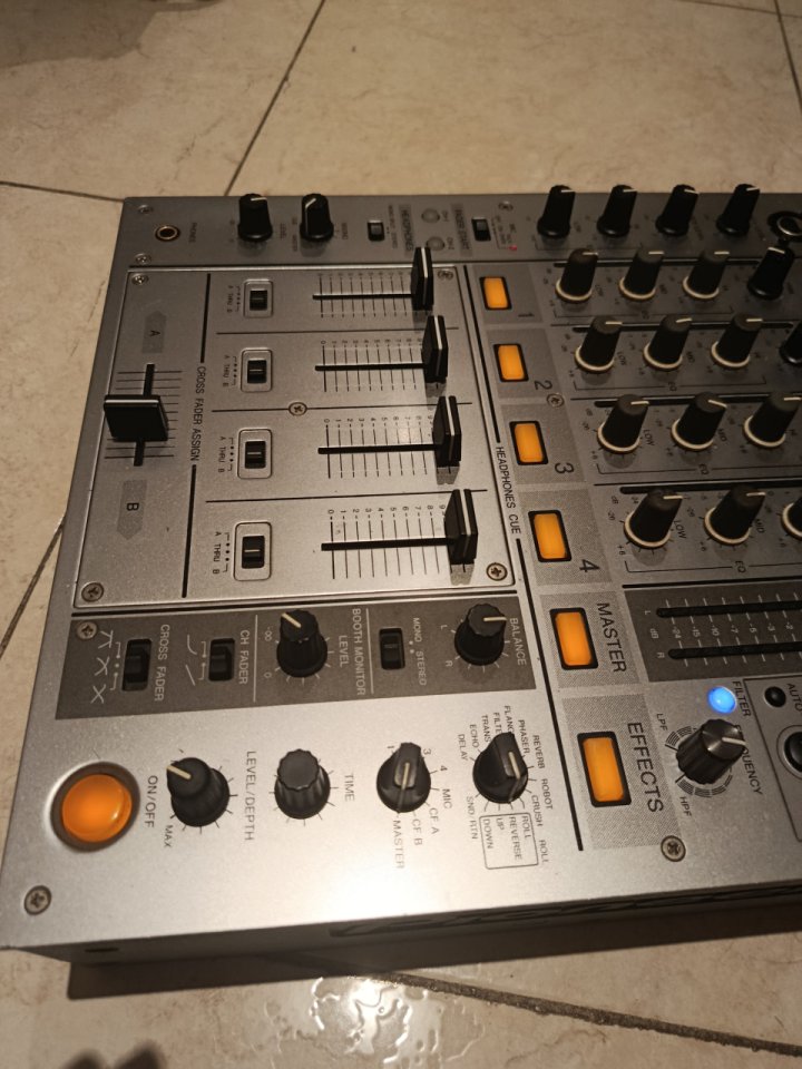 Pioneer DJM 700-S de segunda mano · Foto 8 de 8 · Alicante · 470 €