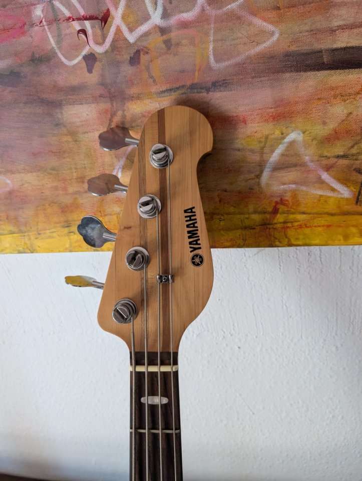 Bajo eléctrico Yamaha BB424 de segunda mano · Foto 3 de 5 · Cádiz · 450 €