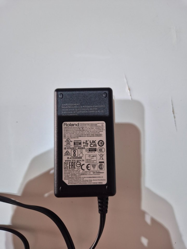 Roland JUNO-DS61 + Estuche Original Roland de segunda mano · Foto 9 de 9 · Illes Balears · 550 €