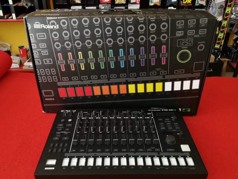 Roland TR-8S AIRA Rhythm Performer de segunda mano · Foto 1 de 4 · Girona · 489 €