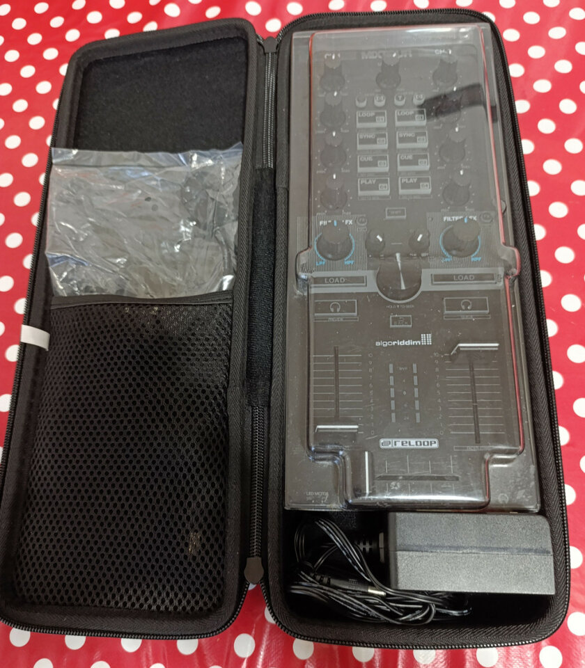 Reloop Mixtour + Decksaver + Estuche COMO NUEVOS