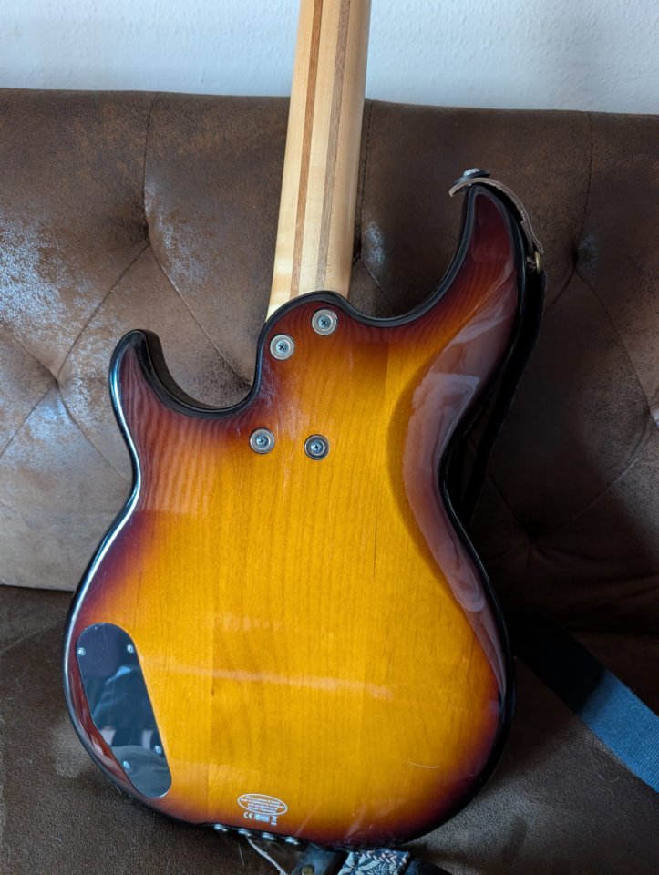 Bajo eléctrico Yamaha BB424 de segunda mano · Foto 4 de 5 · Cádiz · 450 €