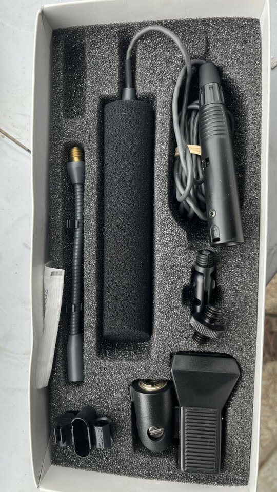 AKG C747