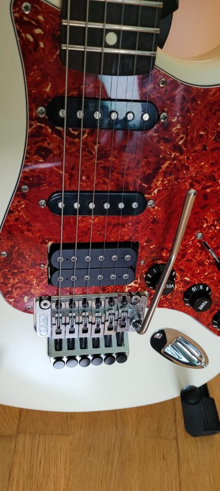 Fender Stratocaster HSS Floyd Rose con mejoras de segunda mano · Foto 2 de 7 · Barcelona · 575 €