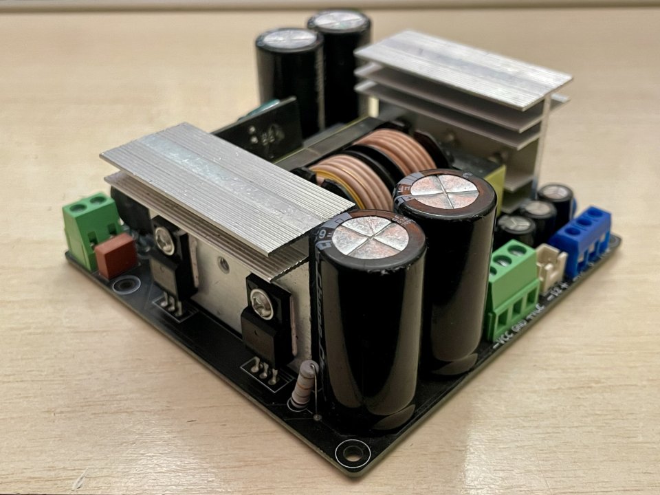Fuente alimentación SMPS 700W de segunda mano · Foto 1 de 5 · Lleida · 40 €