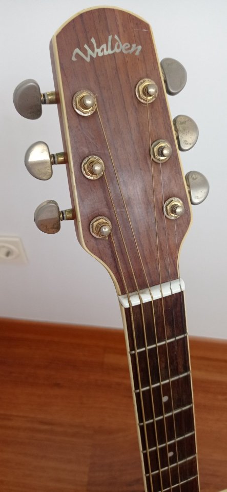 Guitarra electroacústica Walden de segunda mano · Foto 2 de 10 · Cuenca · 170 €