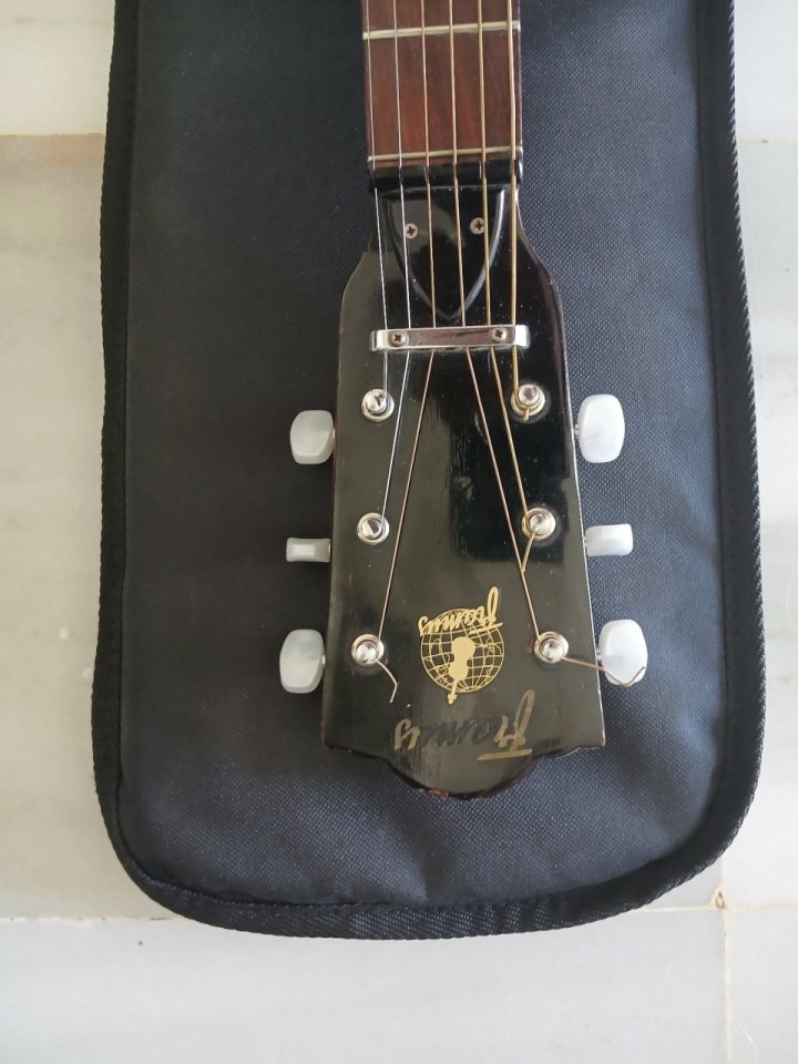 Guitarra acustica vintage Framus de los 60, con pastilla nueva a estrenar. de segunda mano · Foto 3 de 6 · Sevilla · 190 €