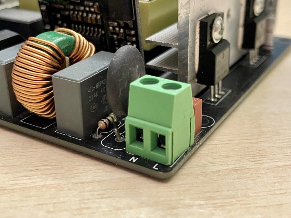 Fuente alimentación SMPS 700W de segunda mano · Foto 3 de 5 · Lleida · 40 €