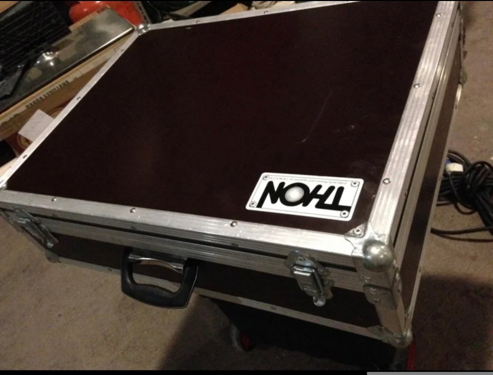 Yamaha Mg 16XU con flight case thon