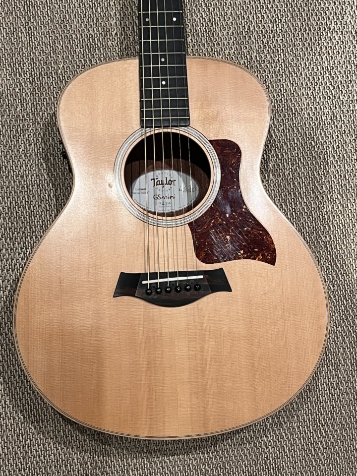 TAYLOR GS Mini-e Walnut electroacústica de segunda mano · Foto 5 de 6 · La Rioja · 500 €