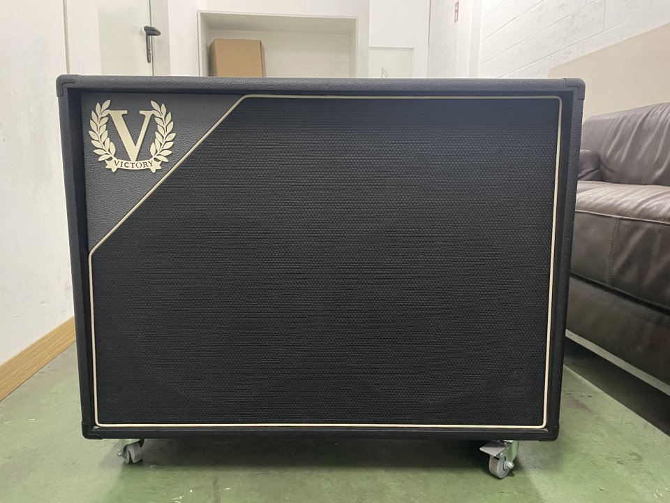 Pantalla VICTORY AMPS V 212S