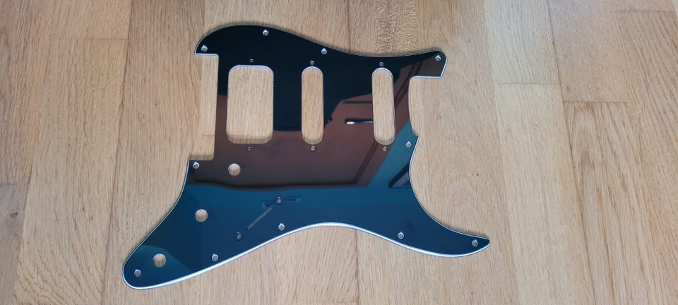 Fender Stratocaster HSS Floyd Rose con mejoras de segunda mano · Foto 6 de 7 · Barcelona · 575 €