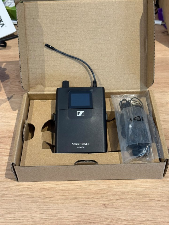 Sennheiser XSW IEM + Receptor Extra – Sistema In Ear Profesional COMPLETO de segunda mano · Foto 4 de 7 · Navarra · 650 €