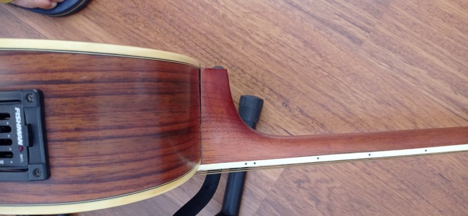Guitarra electroacústica Walden de segunda mano · Foto 8 de 10 · Cuenca · 170 €