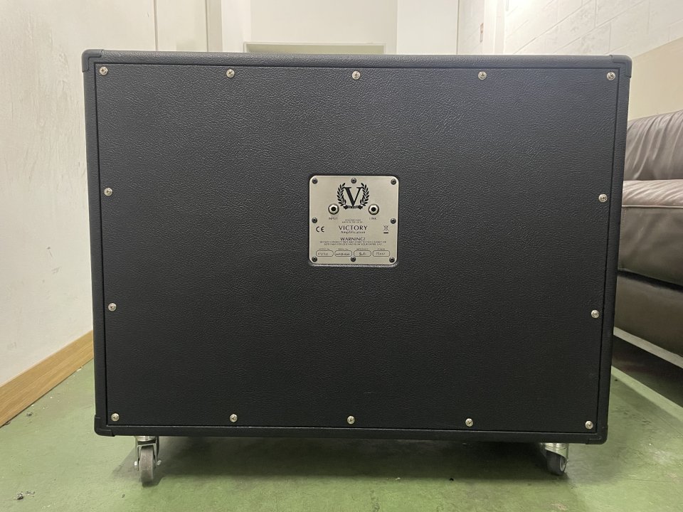 Pantalla VICTORY AMPS V 212S