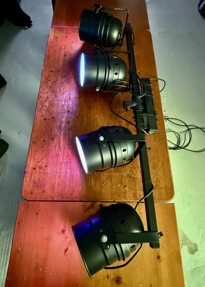 8 Focos PAR 56 Led DMX de segunda mano · Foto 3 de 5 · Barcelona · 110 €