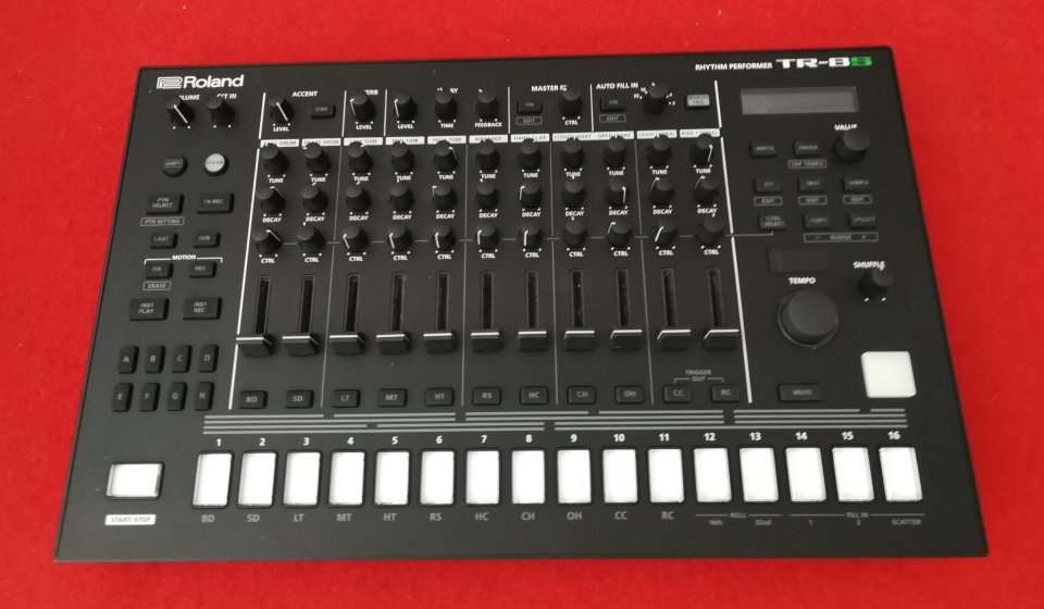 Roland TR-8S AIRA Rhythm Performer de segunda mano · Foto 2 de 4 · Girona · 489 €