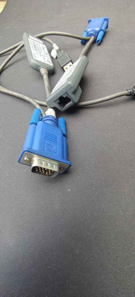 Adaptador KVM S2 USB-VGA de Fujitsu Siemens.
