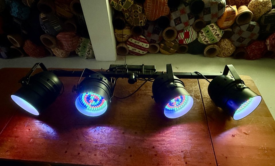 8 Focos PAR 56 Led DMX de segunda mano · Foto 4 de 5 · Barcelona · 110 €