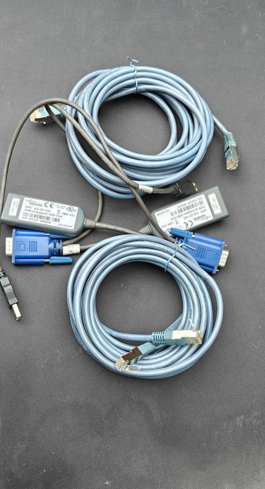 Adaptador KVM S2 USB-VGA de Fujitsu Siemens.