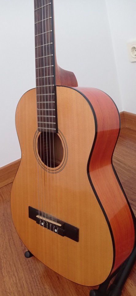 Guitarra clásica 3/4 Fender de segunda mano · Foto 1 de 10 · Cuenca · 75 €