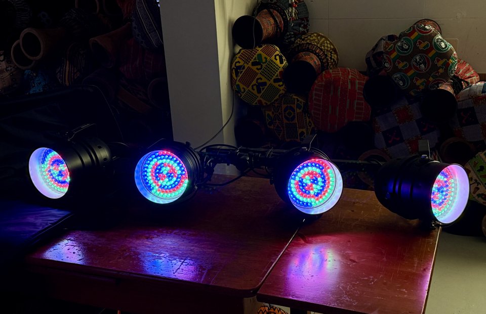 8 Focos PAR 56 Led DMX de segunda mano · Foto 5 de 5 · Barcelona · 110 €