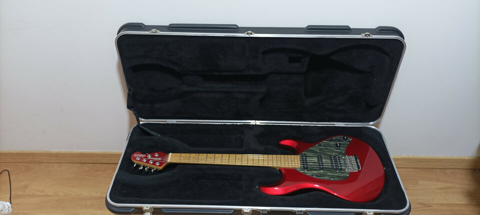 Guitarra music man silhuette