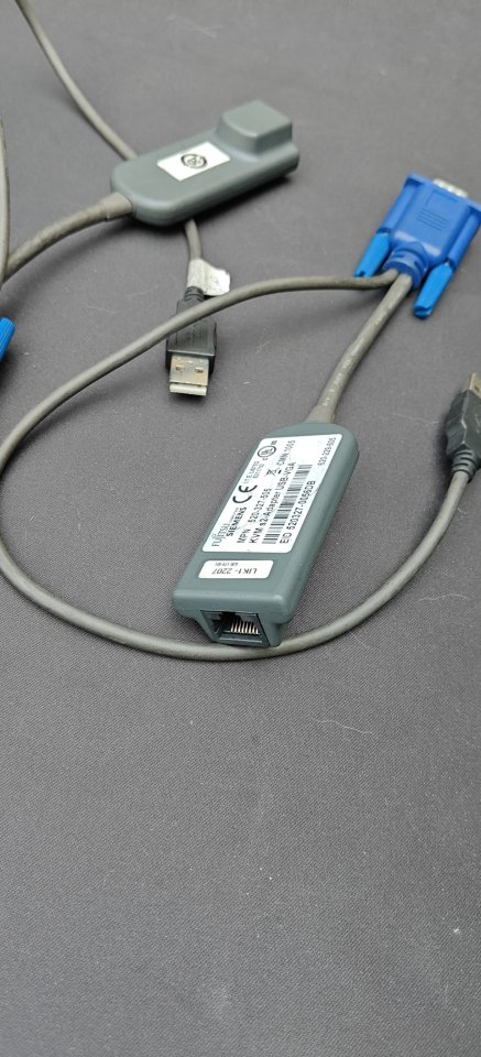 Adaptador KVM S2 USB-VGA de Fujitsu Siemens.
