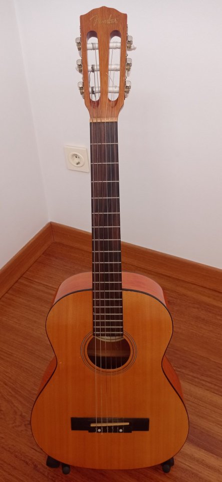 Guitarra clásica 3/4 Fender de segunda mano · Foto 2 de 10 · Cuenca · 75 €