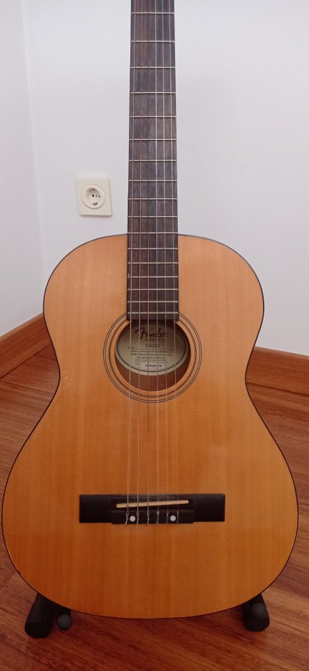 Guitarra clásica 3/4 Fender de segunda mano · Foto 3 de 10 · Cuenca · 75 €