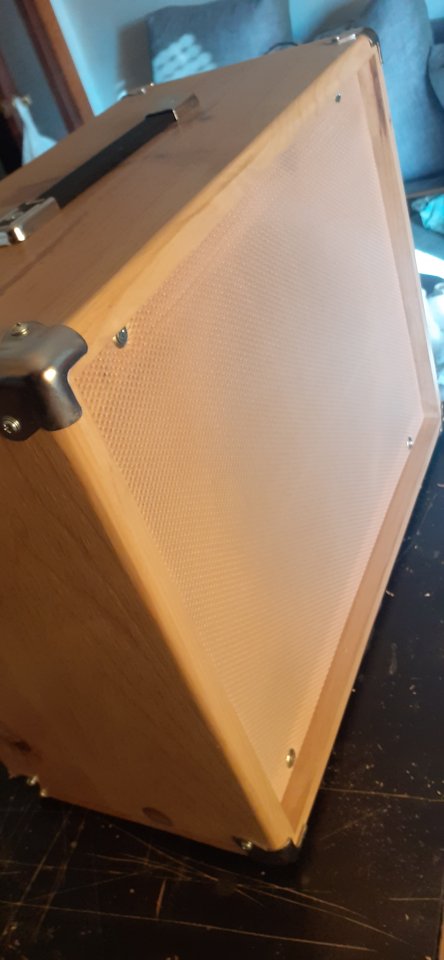 Pantalla artesanal 1x12 madera de Abeto 18mm