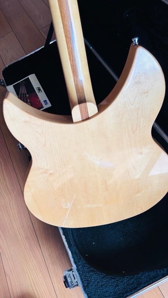 Vendo o O Cambio: Rickenbacker 330 Mapleglo de segunda mano · Foto 3 de 7 · Murcia · 2150 €