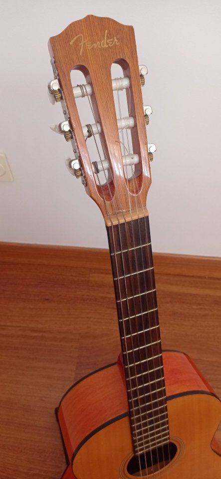 Guitarra clásica 3/4 Fender de segunda mano · Foto 5 de 10 · Cuenca · 75 €