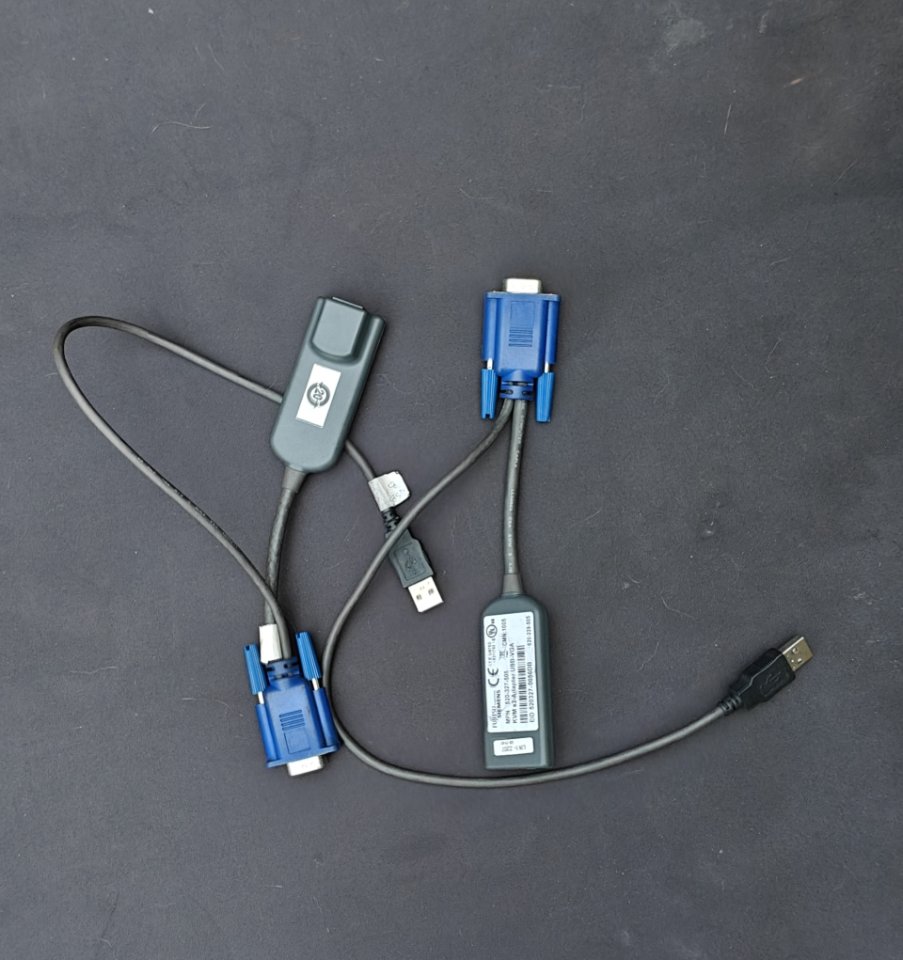 Adaptador KVM S2 USB-VGA de Fujitsu Siemens.