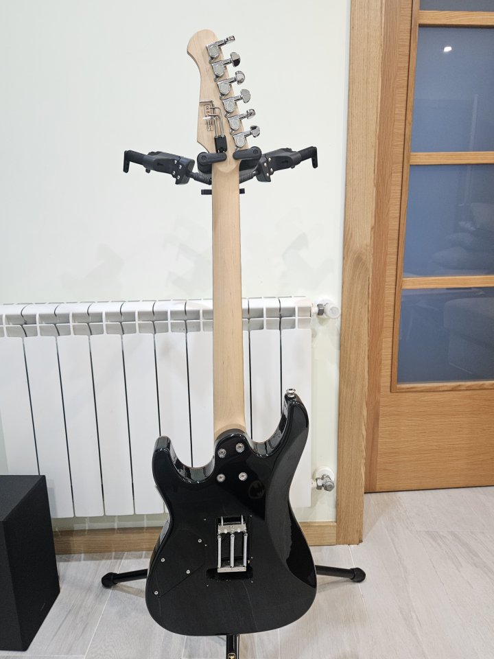 Harley Benton Fusion III Floyd Rose con mejoras de segunda mano · Foto 3 de 6 · Pontevedra · 215 €