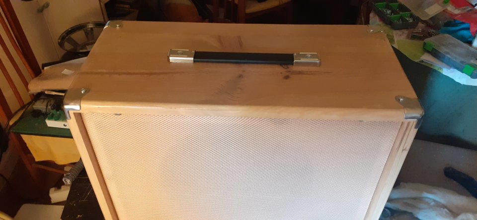 Pantalla artesanal 1x12 madera de Abeto 18mm