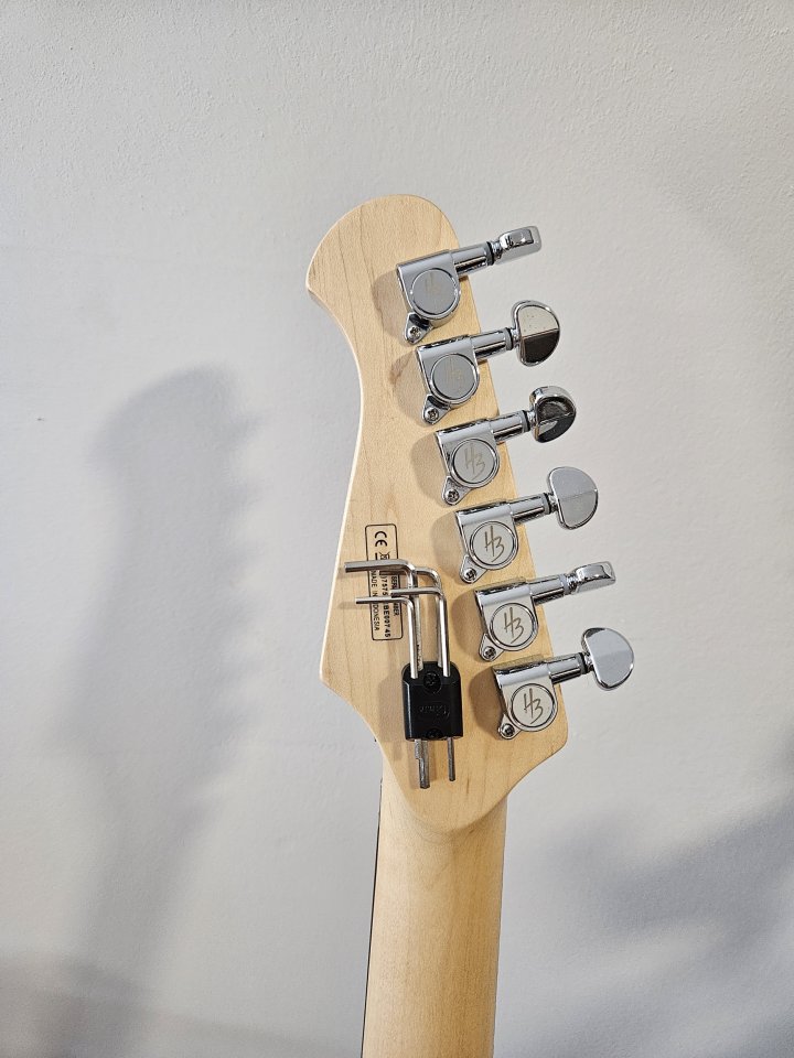 Harley Benton Fusion III Floyd Rose con mejoras de segunda mano · Foto 4 de 6 · Pontevedra · 215 €