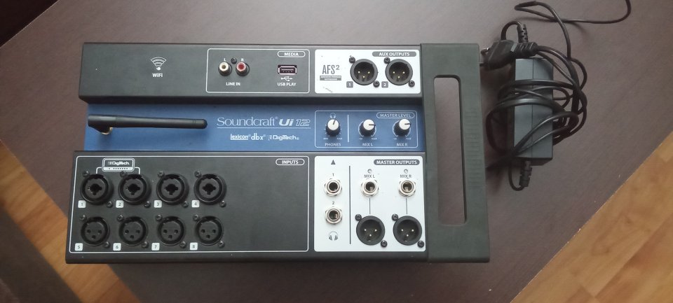 Mesa digital Soundcraft UI12