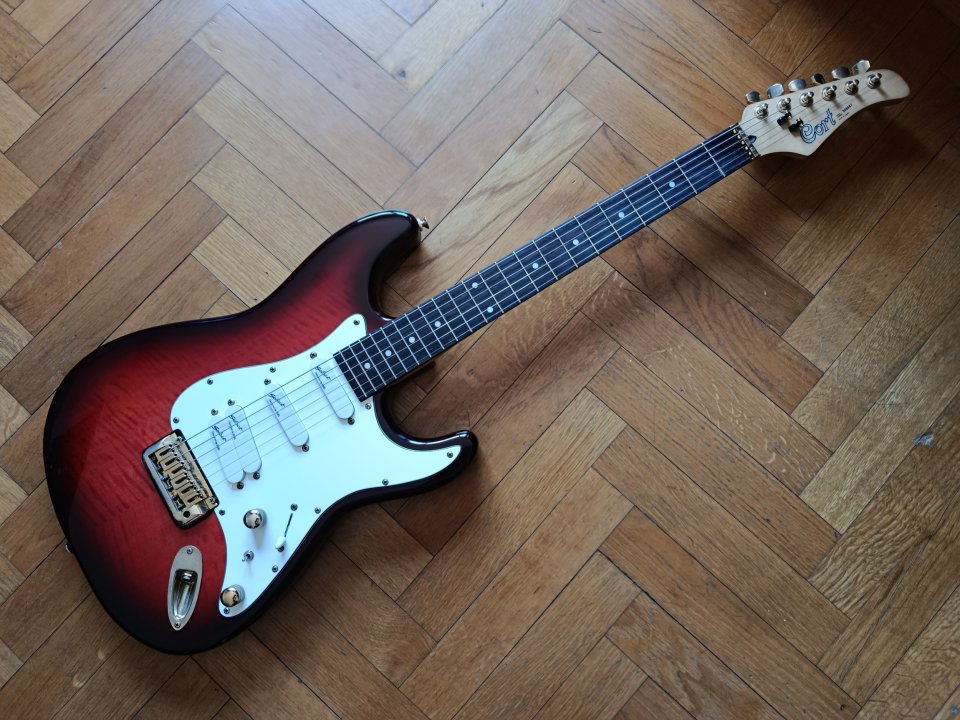 Cort Mega Standard Strat HSS de segunda mano · Foto 1 de 7 · Madrid · 300 €
