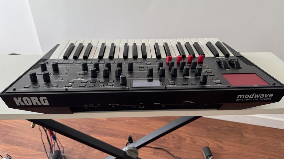 Korg Modwave mkII (Impecable) Envío Seguro de segunda mano · Foto 3 de 4 · Illes Balears · 470 €