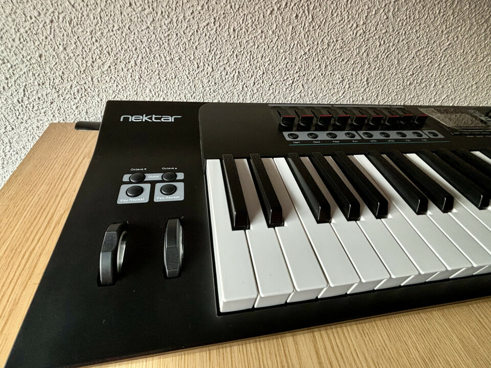 Teclado controlador Nektar Panorama T6 de segunda mano · Foto 2 de 4 · Madrid · 190 €