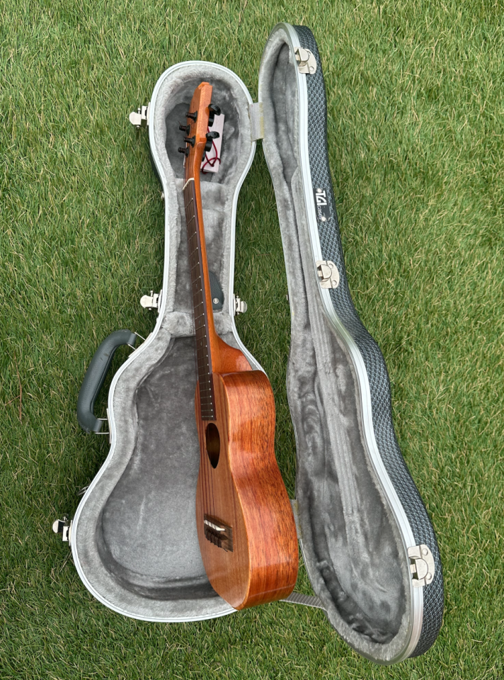 KoAloha KCM-02 (Concert Long Neck) – Koa maciza – Made in Hawaii