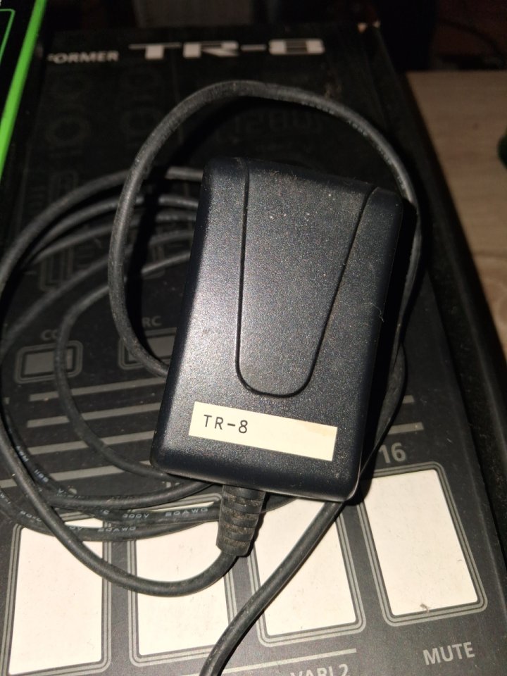 ROLAND AIRA TR-8 de segunda mano · Foto 4 de 4 · Tarragona · 330 €