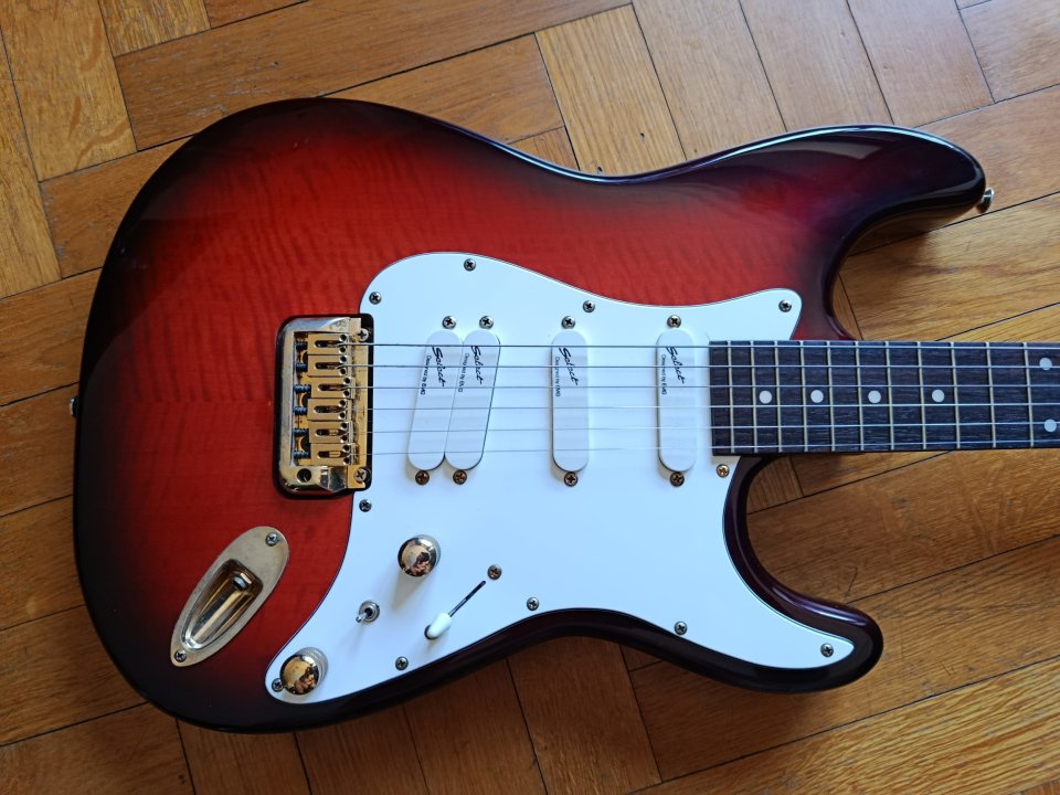 Cort Mega Standard Strat HSS de segunda mano · Foto 3 de 7 · Madrid · 300 €