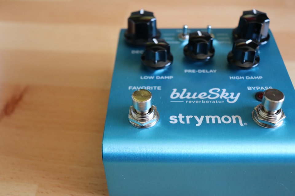 Strymon BlueSky (pedal de reverb)