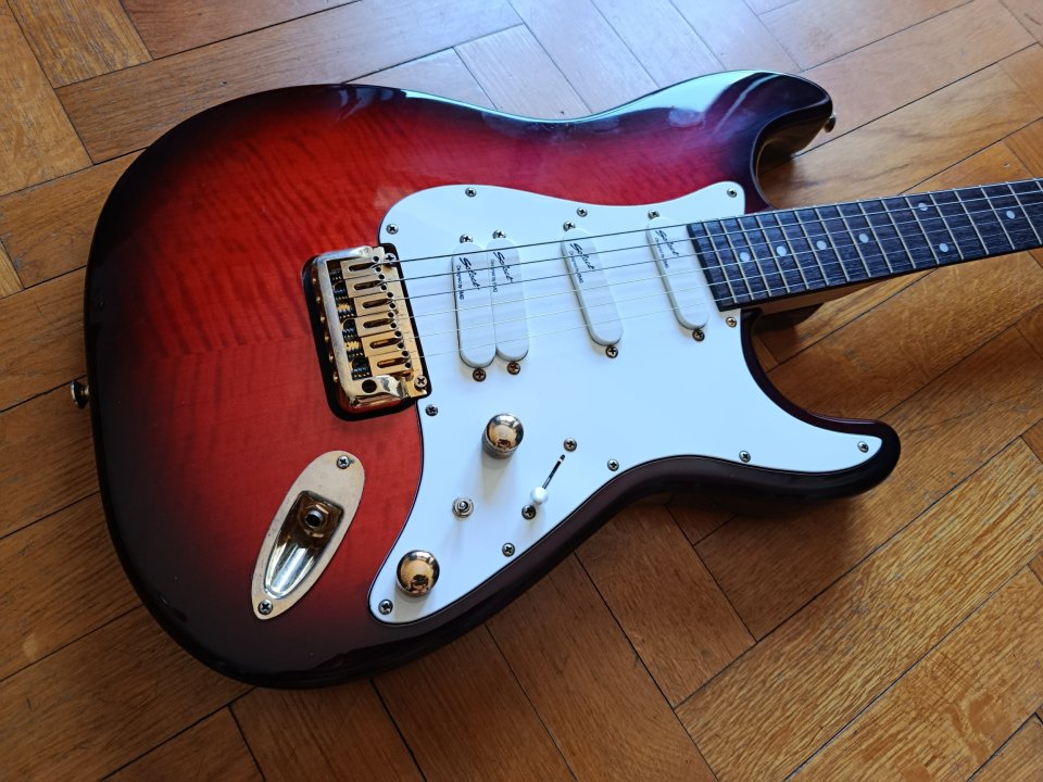 Cort Mega Standard Strat HSS de segunda mano · Foto 5 de 7 · Madrid · 300 €