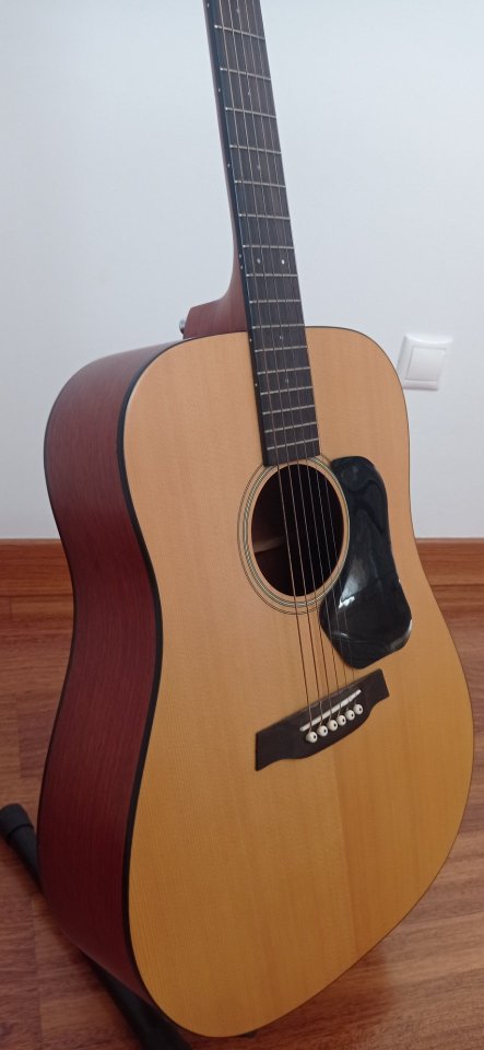 Guitarra acústica Hawthorne by Walden de segunda mano · Foto 4 de 9 · Cuenca · 100 €